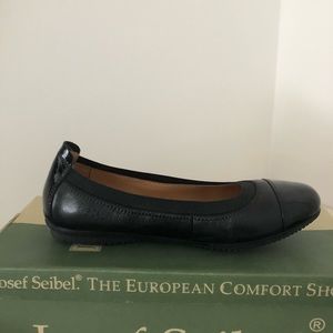 Black Ballet Flats